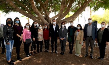 Başkan Seçer Ve Meral Seçer, Kadınlara Katılım Belgelerini Verdi