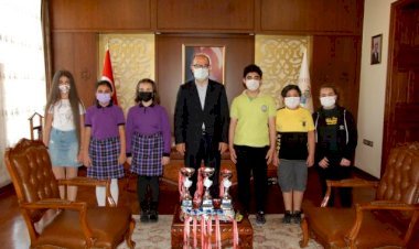 Silifke'de yarışmalarda dereceye giren öğrencilere ödülleri verildi