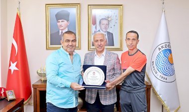 Tüfad Şube Başkanı Bilir’den, Başkan Gültak’a Plaket