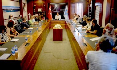 Seçer, Medeka’nın Edebiyat Ve Sinema Kurulu Üyeleri İle Bir Araya Geldi