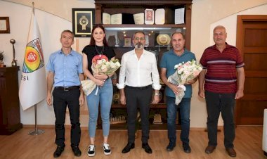 Başkan Bozdoğan, Tarsus’un Gururu Milli Voleybolcu Tuğba Şenoğlu’nu Tokyo Olimpiyatları Dönüşü Ağırladı
