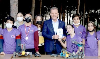 Başkan Seçer, Robotik Kodlamada Ödül Kazanan Öğrencilerle Buluştu