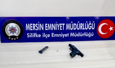 Mersin'de Kendilerini Polis Ve Savcı Olarak Tanıtan 2 Dolandırıcı Suçüstü Yakalandı