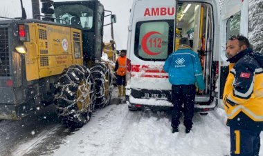 Mersin Büyükşehir Belediyesi’nden Çamlıyayla’da Gece-Gündüz Kar’la Mücadele Çalışması