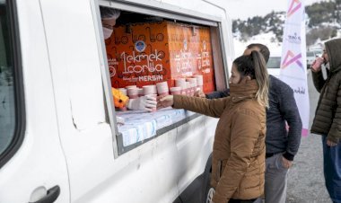 Çamlıyayla’nın Soğuk Havasında Vatandaşın İçi Çorba Ve Kaynarla Isındı