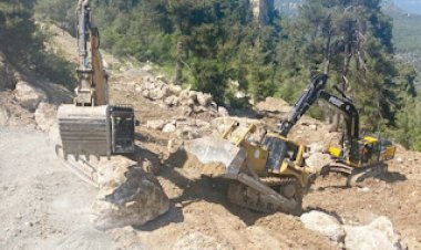 MERSİN BÜYÜKŞEHİR, ÇAMLIYAYLA’DA HEYELAN NEDENİYLE ZARAR GÖREN NOKTALARDA ISLAH ÇALIŞMALARINI SÜRDÜRÜYOR