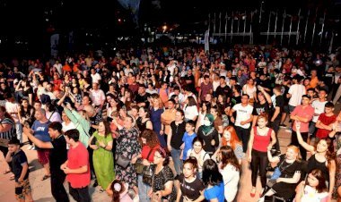 Mersin Büyükşehir’den Erdemli Kurs Merkezi Öğrencileri İçin Konser Etkinliği