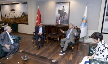 Yüzlerce Şehrin Master Planlarını Hazırlayan Dr. Kwaak, Başkan Seçer’i Ziyaret Etti