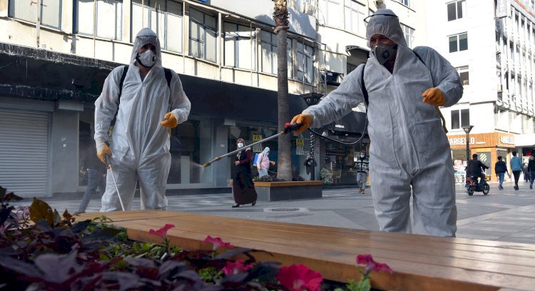 Ekipler, Duraklardan Bankalara Kadar Her Alanı Dezenfekte Ediyor