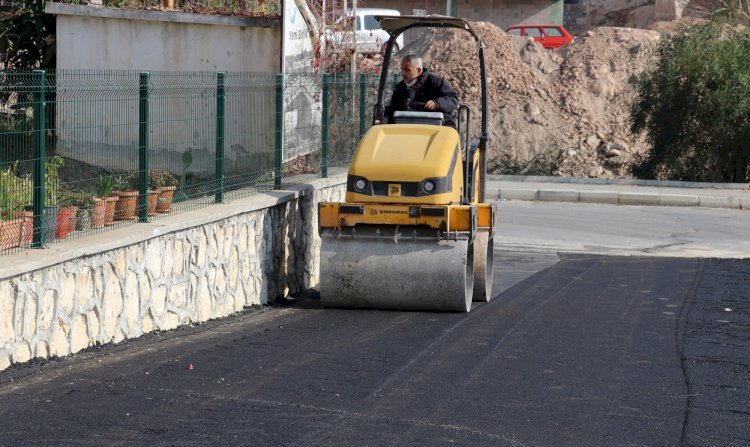 Toroslar'da Üst Yapı Çalışmaları İle Yollar Yenileniyor