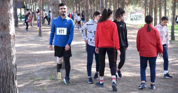 Toroslar'da Sporcular, Kurtuluş Coşkusuyla Koştu