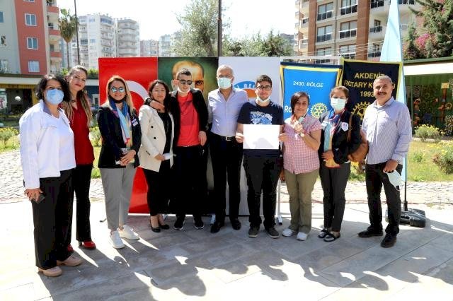 Özel çocuklar 23 Nisan'ı resimle anlatt