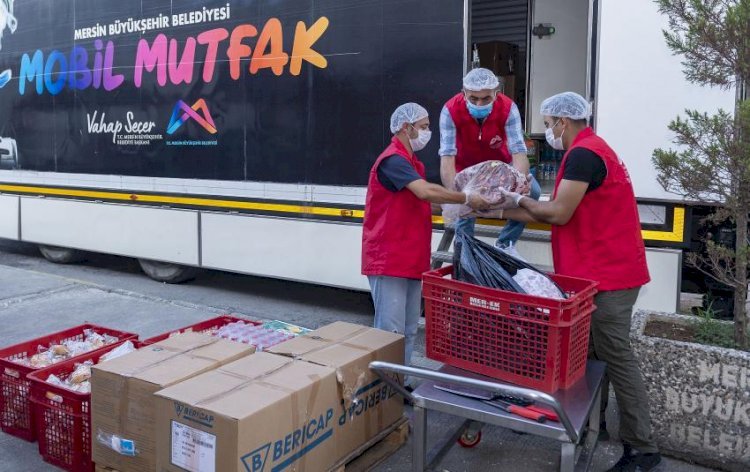 Mersin Büyükşehir’in Mobil Mutfak Tırı Selzedeler İçin Yola Çıktı