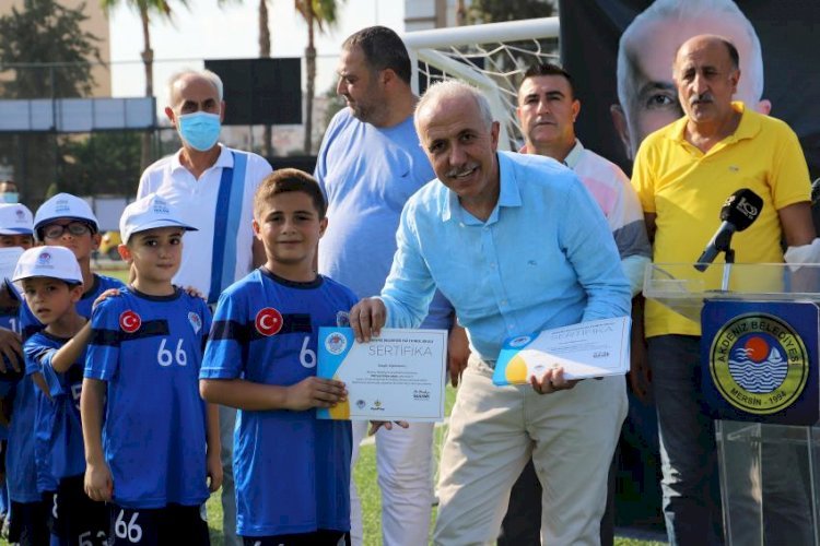 Akdeniz Belediyesi Yaz Futbol Okulu Sertifika Töreni Gerçekleşti