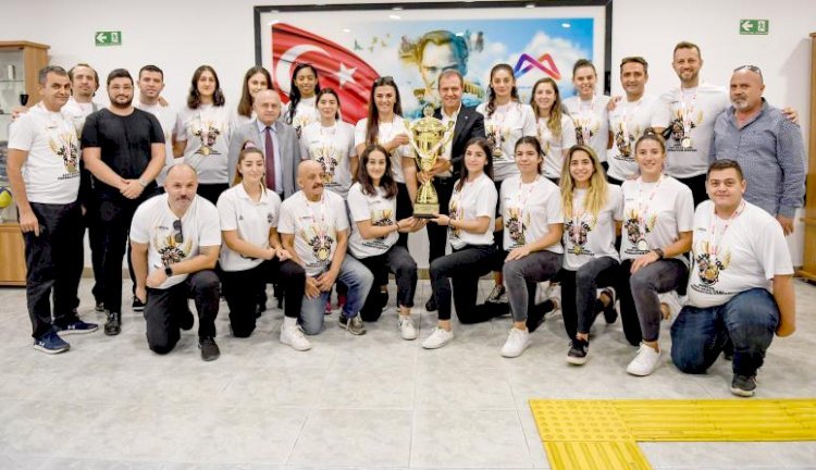 Şampiyon  Takımdan  Başkan Seçer'e Ziyaret