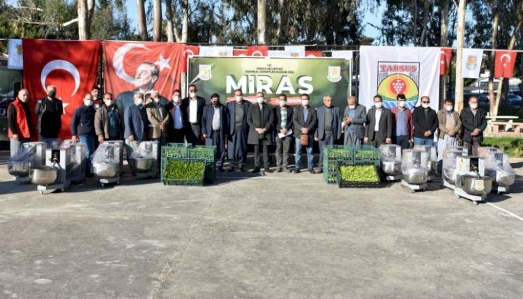 Tarsus Belediyesi’nden Köydeki Kadınlara Hamur Yoğurma Makinası Desteği
