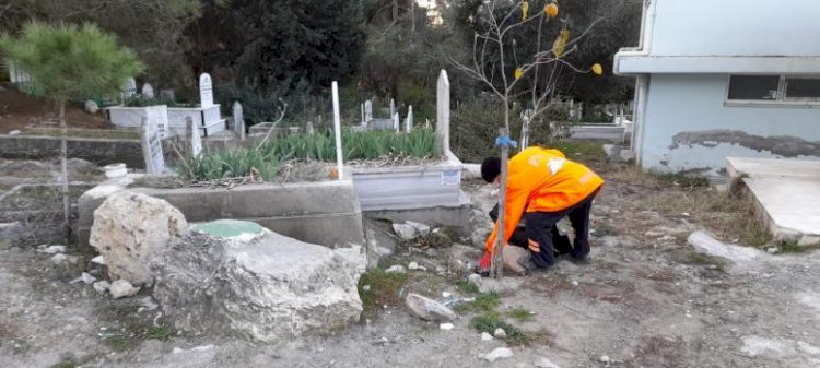 Tarsus'ta Bulunan Cami Ve Mezarlıklarda Büyükşehir Ekiplerinden Kapsamlı Temizlik