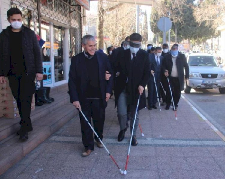 Gülnar'da Görme Engeli Konusunda Farkındalık İçin Yürüyüş Düzenlendi
