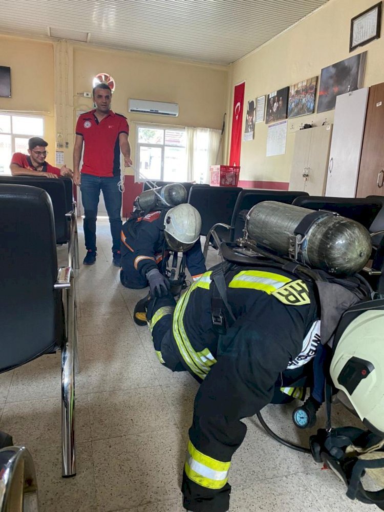 BÜYÜKŞEHİR İTFAİYE EKİPLERİ DÜZENLİ YAPILAN TATBİKATLARLA EĞİTİMLERİNİ SÜRDÜRÜYOR