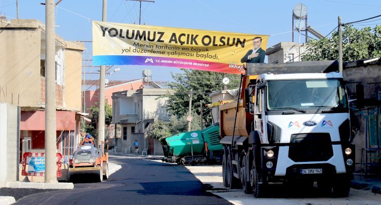 TARSUS’TA BELEDİYE CADDESİ YENİLENDİ
